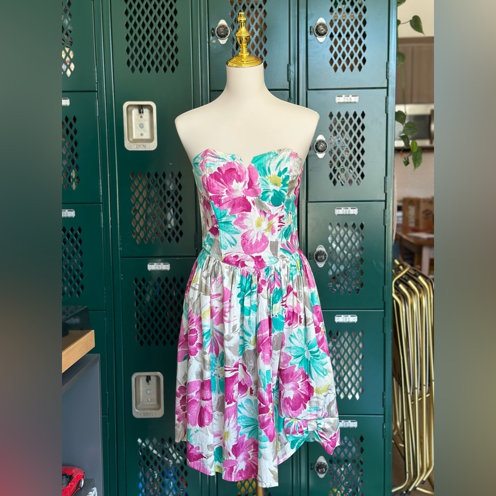 Vintage strapless cotton party dress, bow hem, boned bodice, 28” waist